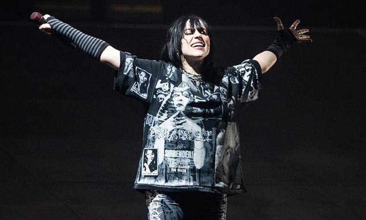 ย้อนชมบรรยากาศ Billie Eilish ขึ้นโชว์คอนเสิร์ตในเทศกาลดนตรี Glastonbury 2022