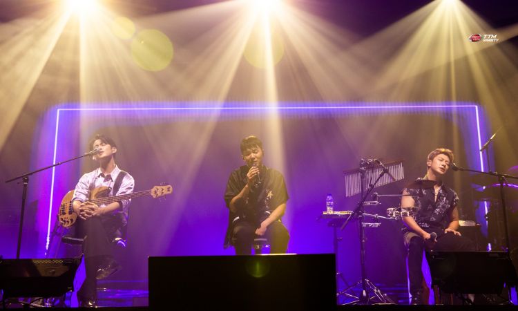 พรีมาดอนน่าปัดฝุ่นแท่งไฟรอเลย! FTISLAND กับคอนเสิร์ตที่ไทยในรอบ 5 ปี FTISLAND LIVE 'RE : FTISLAND' IN BANGKOK