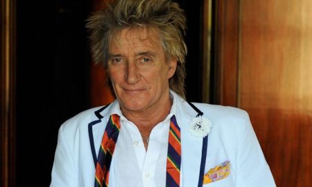 แฟนเพลงชาวไทย ห้ามพลาด! ไฟน่อลคอนเสิร์ตของตำนานเสียงร้องแหบเสน่ห์ Rod Stewart